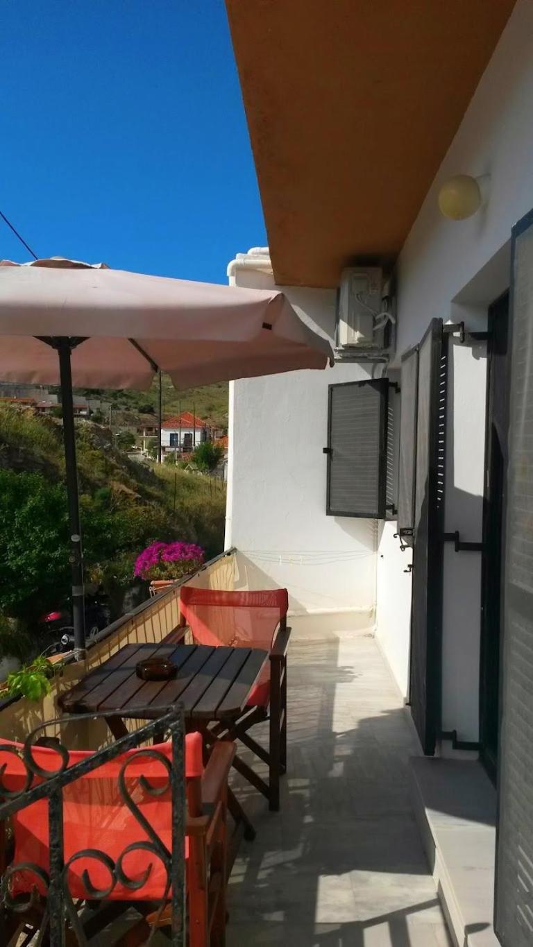 Kostas Studios Apartments - Ενοικιαζόμενα Δωμάτια Με Κουζινάκι Myrina Exterior photo