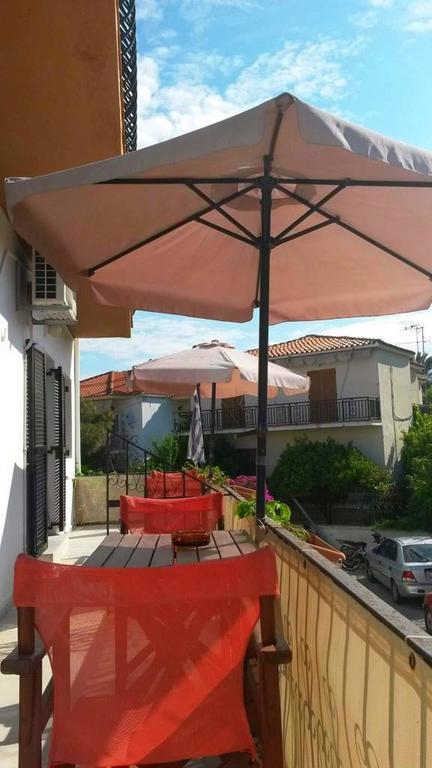 Kostas Studios Apartments - Ενοικιαζόμενα Δωμάτια Με Κουζινάκι Myrina Exterior photo